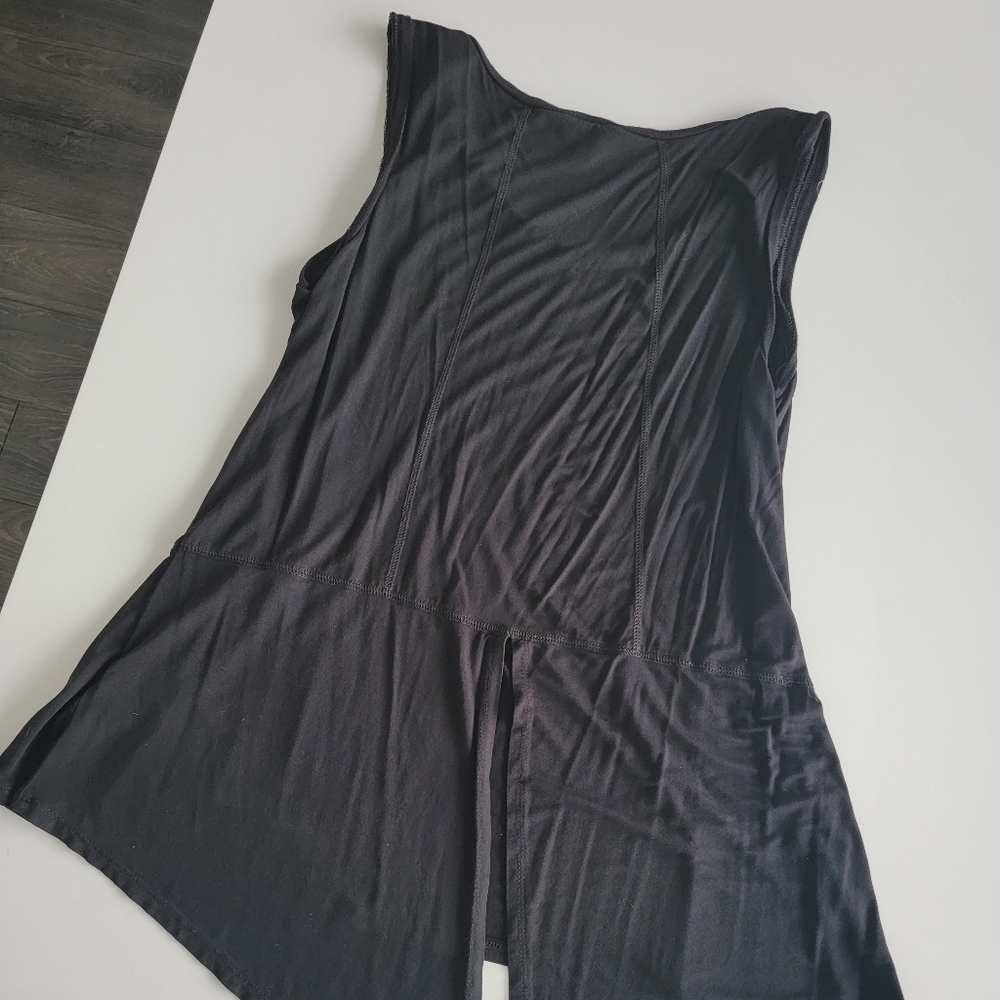Black Top Split design